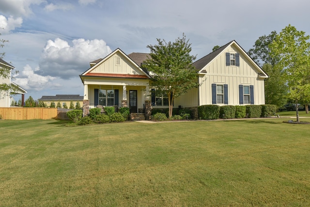 craftsman-style house featuring a front lawn and a porch