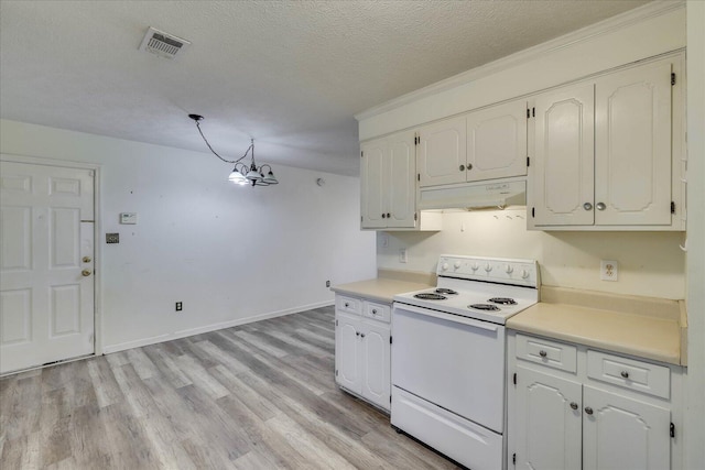kitchen featuring visible vents, electric stove, light countertops, under cabinet range hood, and white cabinetry