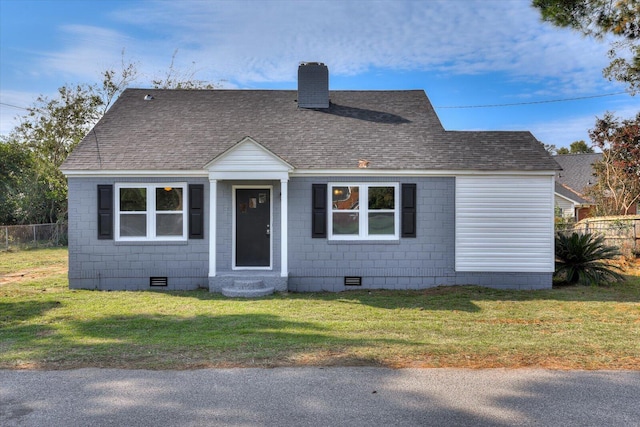 bungalow-style house featuring a front lawn