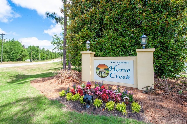 community / neighborhood sign with a yard