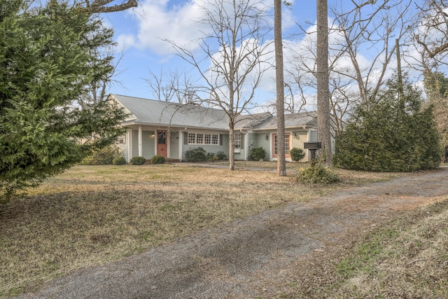 207 W Liberty St, Washington, GA 30673 - ranch-style house featuring metal roof and a front lawn