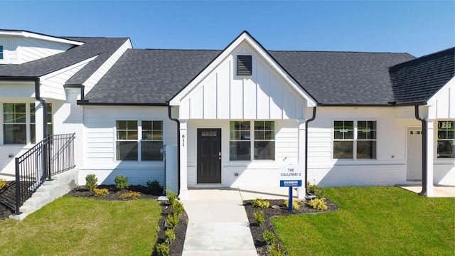 view of front of home with a front lawn