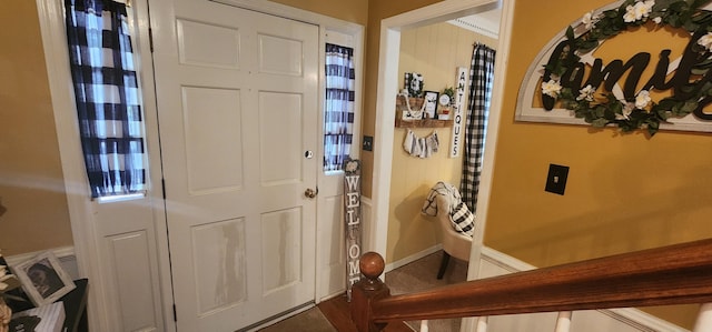 entryway featuring baseboards