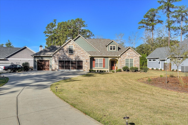 view of front of house featuring a front lawn, driveway, roof with shingles, and a garage