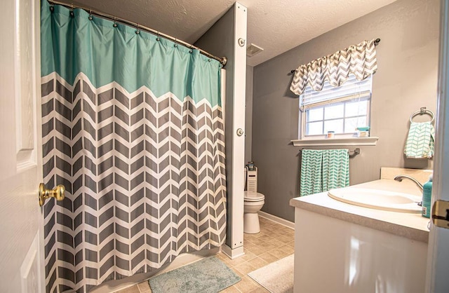 full bath featuring a shower with shower curtain, toilet, tile patterned floors, a textured ceiling, and vanity