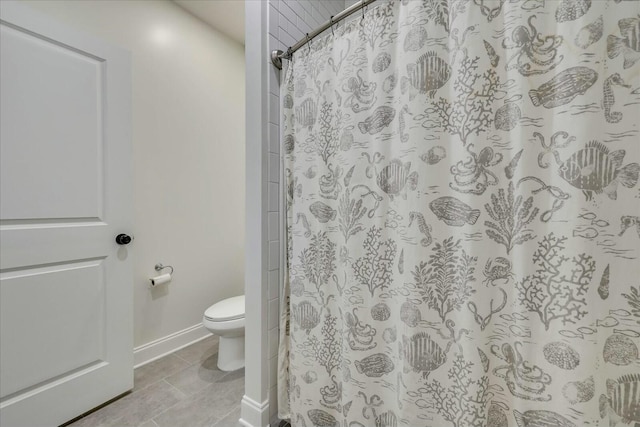 bathroom featuring baseboards, curtained shower, toilet, and tile patterned floors