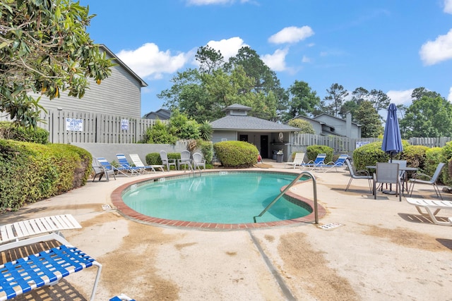 5 Teal Ct, North Augusta, SC 29841 - community pool with a patio area