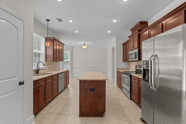 1606 Cedar Hill Dr, Grovetown, GA 30813 - kitchen with stainless steel appliances, a center island, backsplash, arched walkways, and recessed lighting