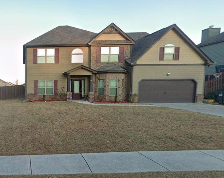 craftsman-style house featuring a garage and a front yard