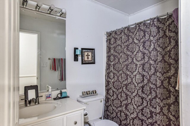 bathroom with curtained shower, crown molding, vanity, and toilet