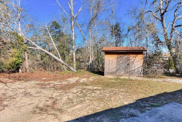 view of yard featuring a shed and an outbuilding