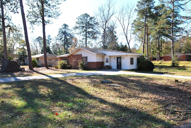 ranch-style home with a front yard