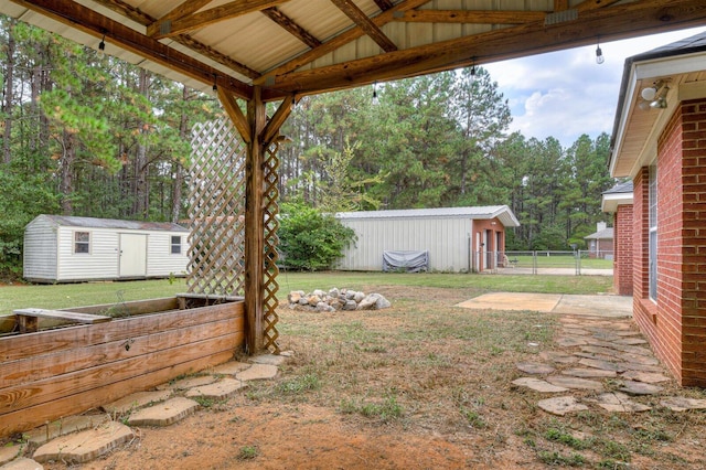 view of yard with a storage unit