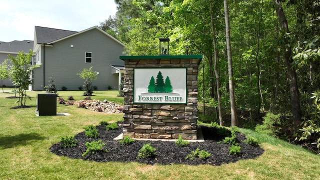 community sign featuring a lawn