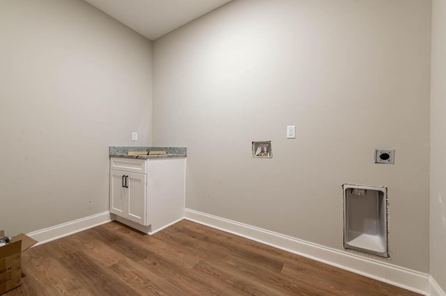 550 Bogey Ct, Graniteville, SC 29829 - laundry room with electric dryer hookup, baseboards, and wood finished floors