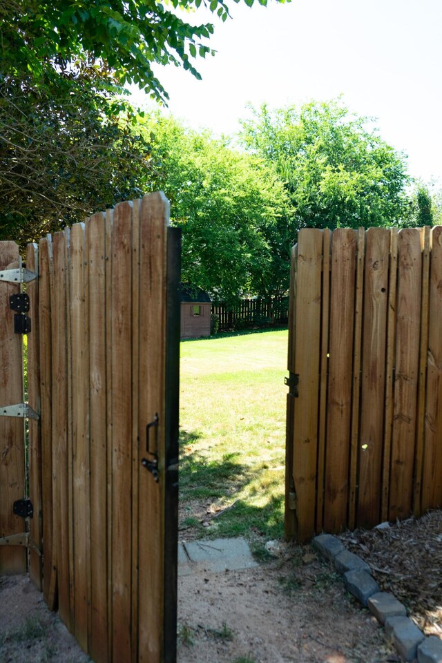 724 Avrett Cir, Evans, GA 30809 - view of gate