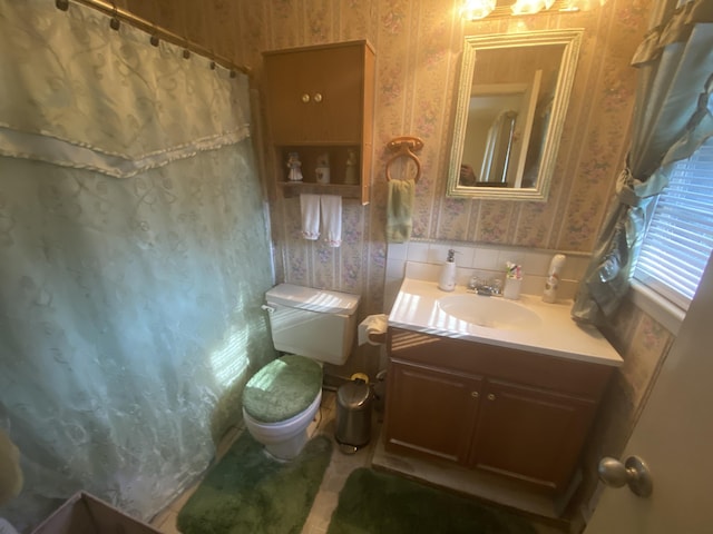 bathroom with vanity, toilet, and curtained shower