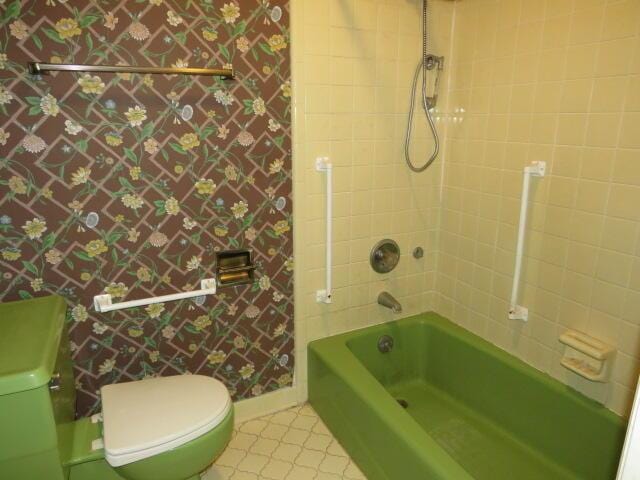 4629 Silver Lake Dr, Evans, GA 30809 - full bath featuring tile patterned floors, toilet, baseboards, wallpapered walls, and washtub / shower combination
