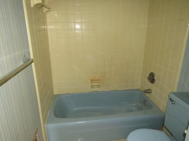 4629 Silver Lake Dr, Evans, GA 30809 - full bath with tub / shower combination and toilet