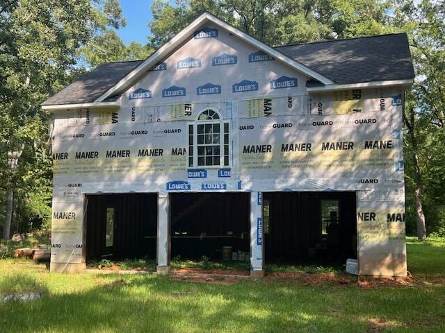 exterior space featuring a front yard