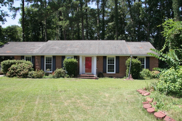 ranch-style house featuring a front lawn