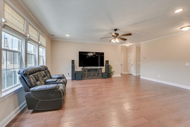 living area with ceiling fan, baseboards, light wood-style floors, ornamental molding, and recessed lighting