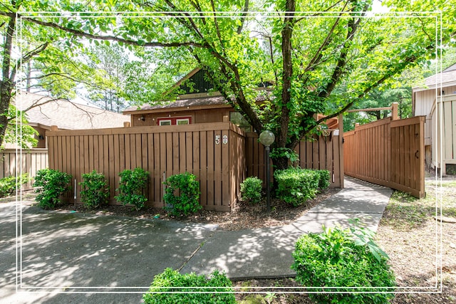 50 Bluff Pointe Way, Aiken, SC 29803 - fenced yard with a gate