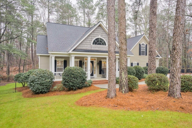 view of front facade featuring a front lawn and covered porch