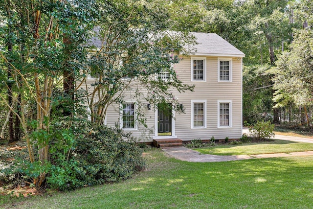 colonial inspired home featuring a front lawn