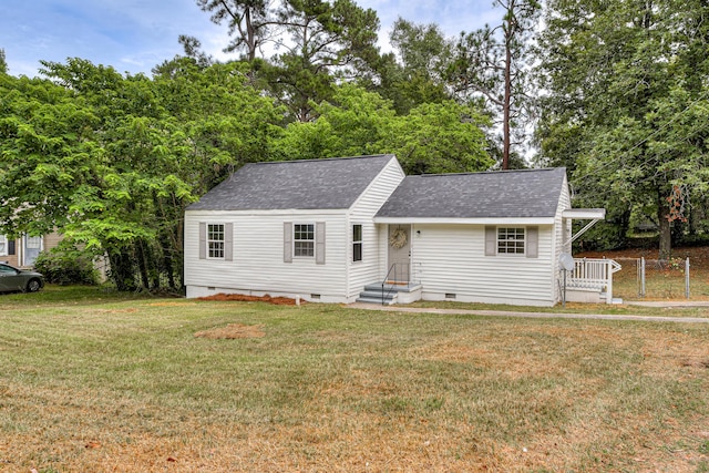 view of front of property with a front yard