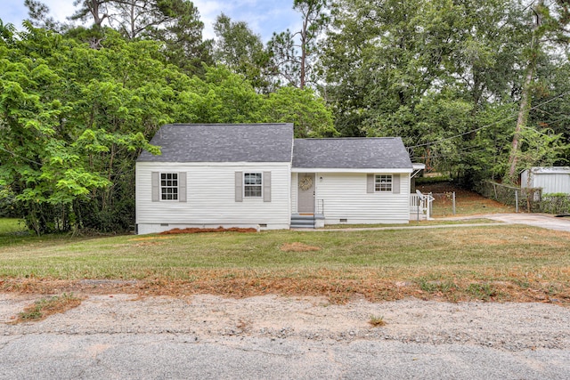 view of front facade with a front yard