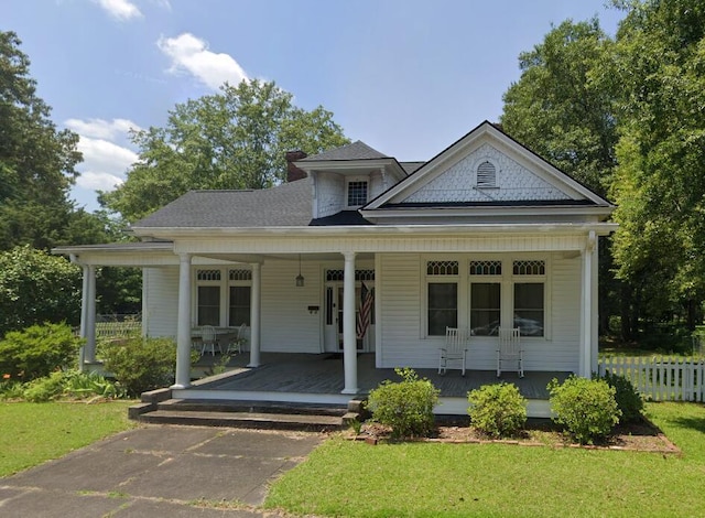 view of front facade featuring covered porch