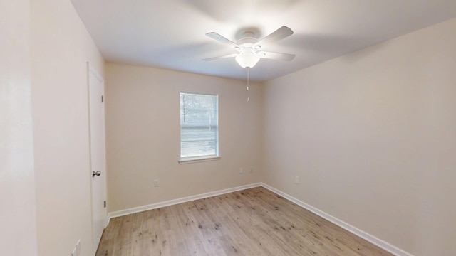 empty room with light wood-style flooring, baseboards, and a ceiling fan