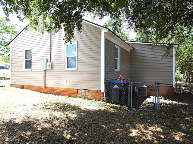 view of side of property featuring crawl space, fence, and cooling unit