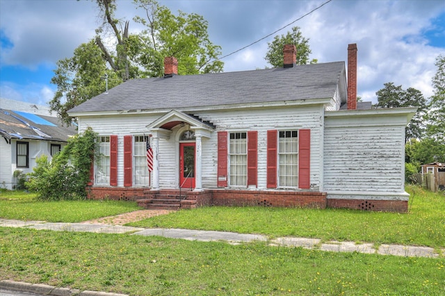 818 Academy Ave, Waynesboro, GA 30830 - view of front of home featuring a front yard and a chimney