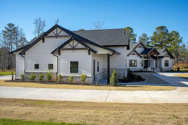 modern inspired farmhouse featuring a front lawn