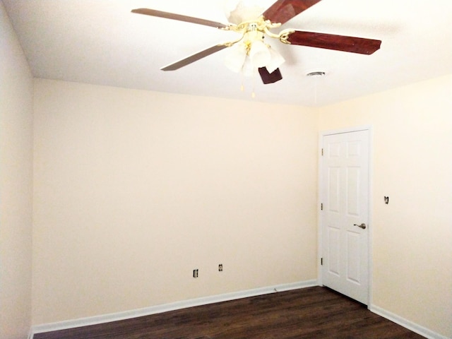 empty room featuring dark wood-style flooring, baseboards, and ceiling fan