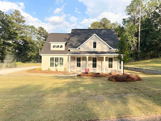 view of front facade featuring a front yard and a porch