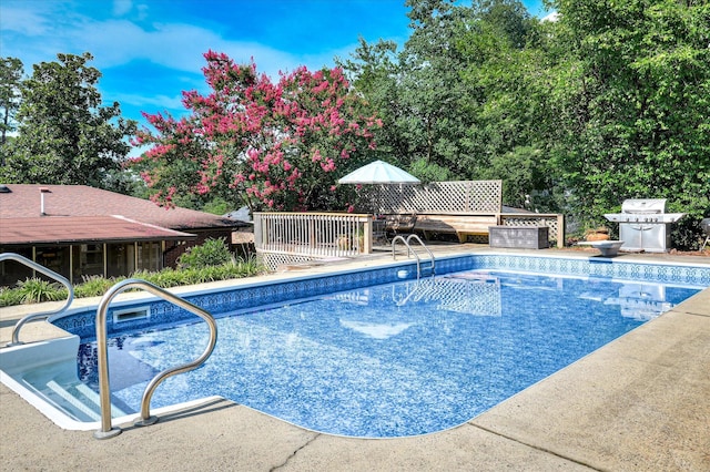 3114 Sussex Rd, Augusta, GA 30909 - swimming pool with grilling area, a patio area, and a diving board