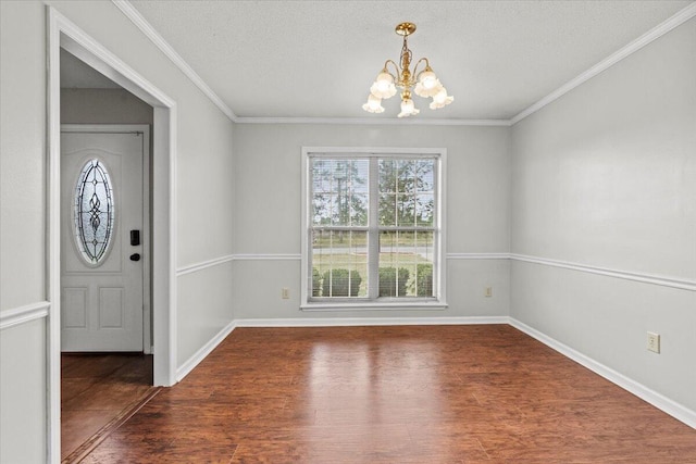 foyer featuring a notable chandelier, crown molding, baseboards, a textured ceiling, and wood finished floors