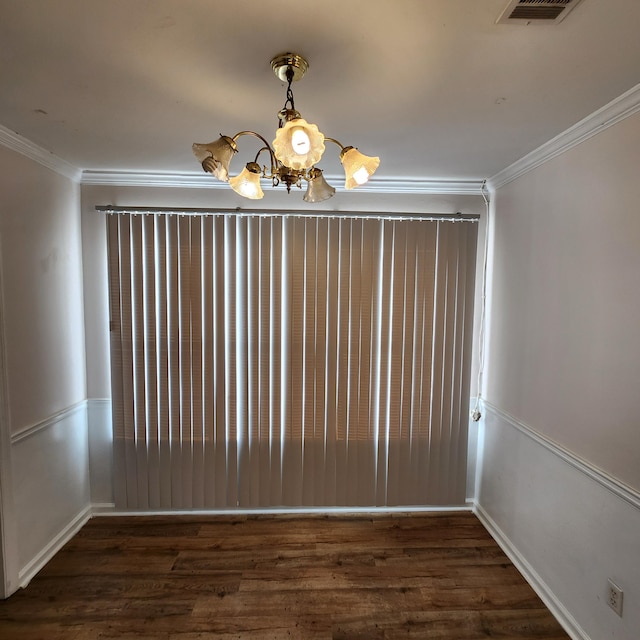 unfurnished dining area with crown molding, dark hardwood / wood-style floors, and a notable chandelier