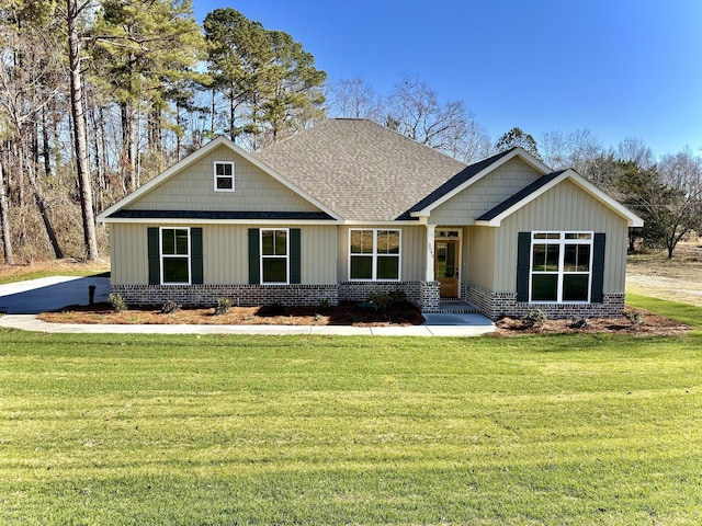 craftsman-style house with a front yard