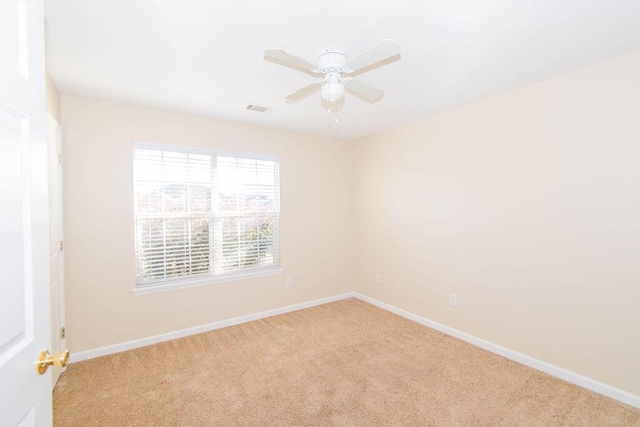 unfurnished room with carpet flooring and ceiling fan