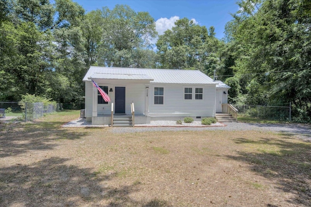 view of front of home featuring a front lawn