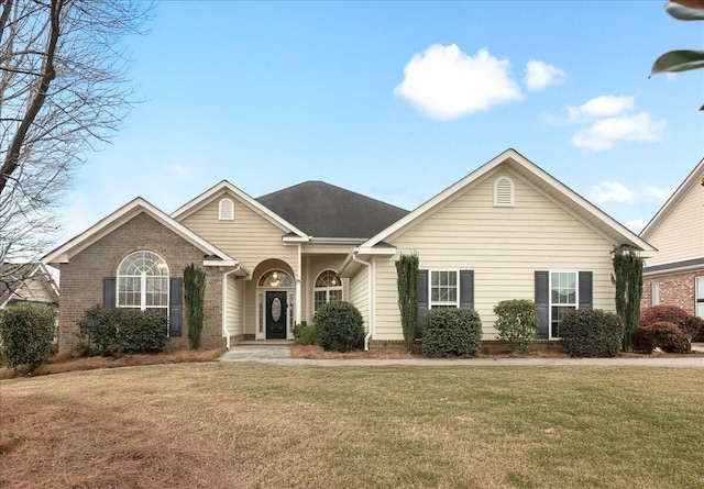 view of front facade with a front yard