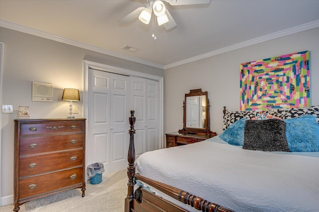 bedroom featuring carpet flooring, a ceiling fan, visible vents, a closet, and crown molding