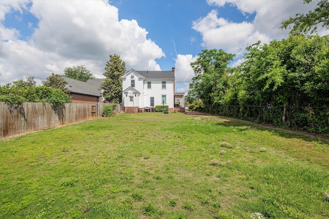 view of yard featuring a fenced backyard