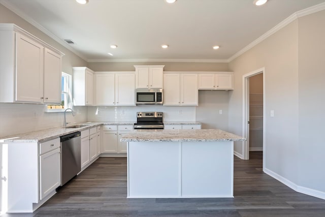 kitchen featuring stainless steel appliances, visible vents, backsplash, white cabinetry, and a sink