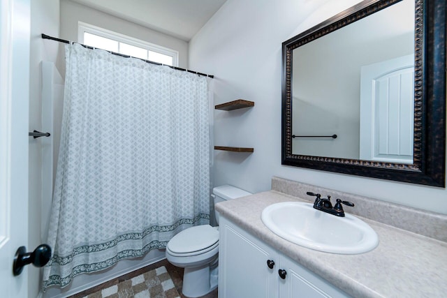 bathroom with a shower with shower curtain, vanity, and toilet