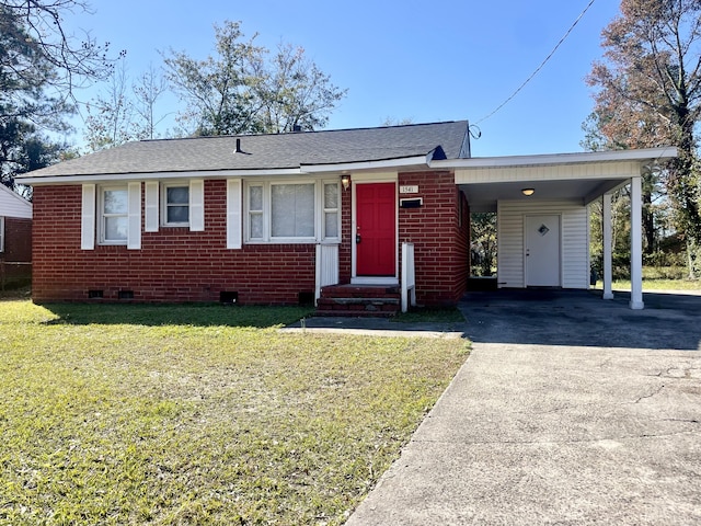 view of front facade featuring a front lawn and a carport